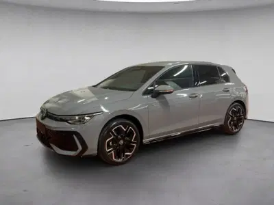 Volkswagen Golf Variant 1.5 etsi R-Line 115cv dsg nuova a Arzignano