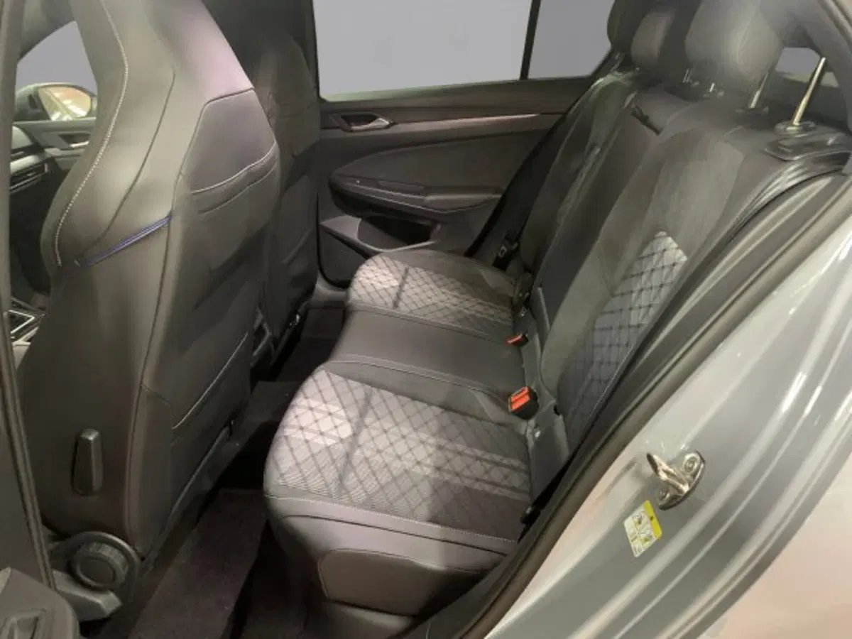 Volkswagen Golf Variant nuova a Vicenza (12)