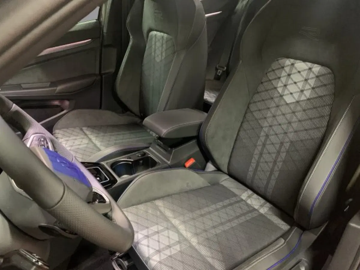 Volkswagen Golf Variant nuova a Vicenza (13)