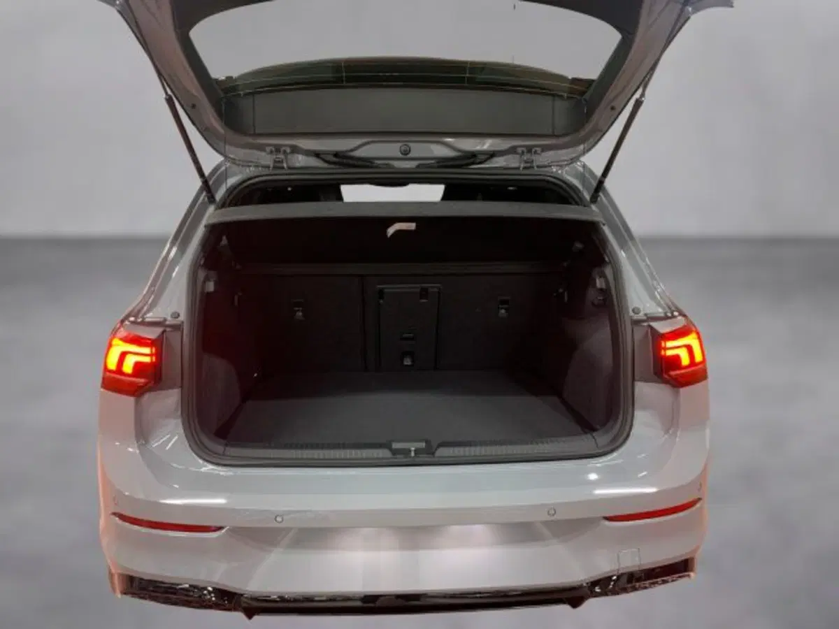 Volkswagen Golf Variant nuova a Vicenza (17)
