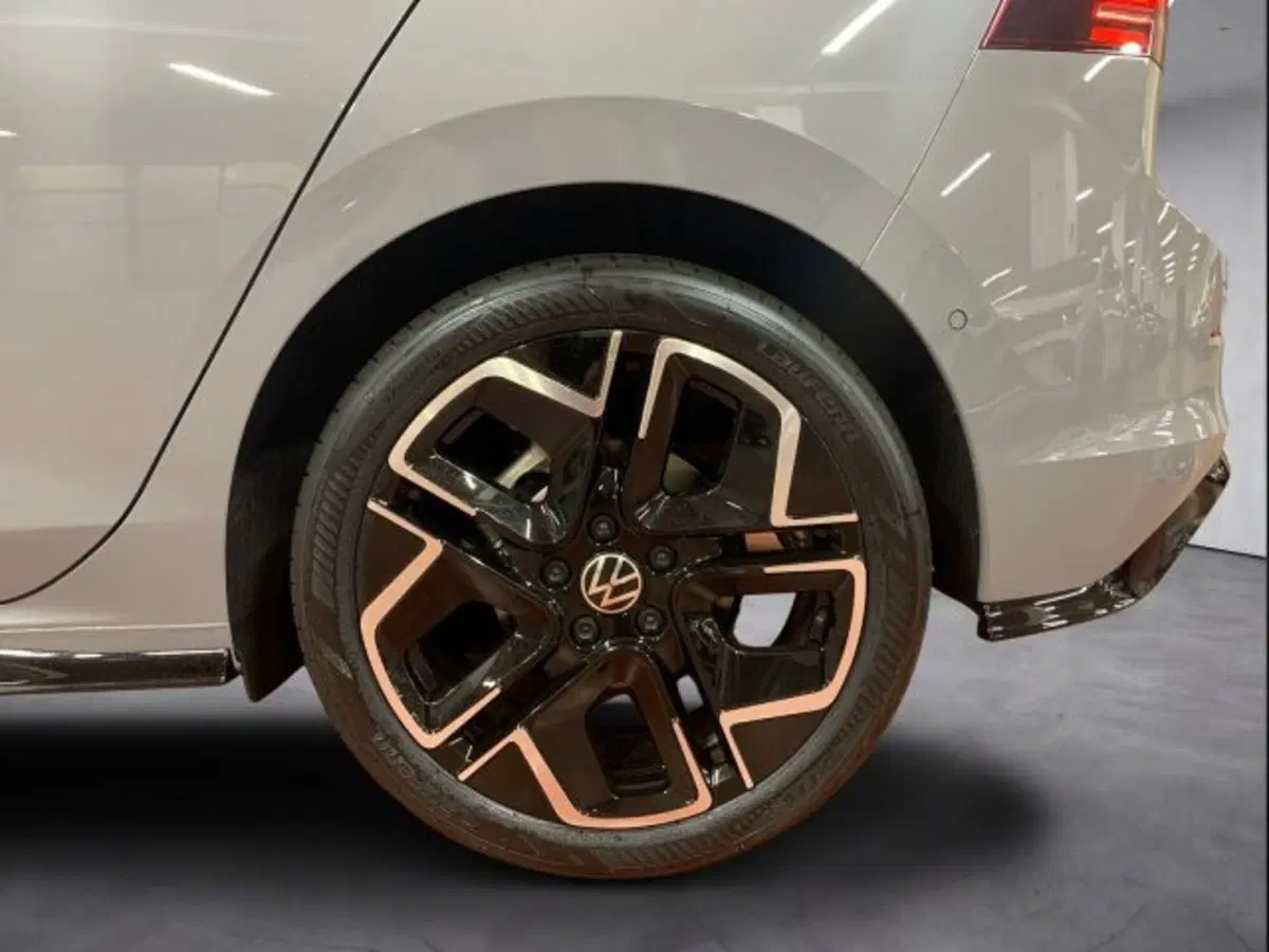 Volkswagen Golf Variant nuova a Vicenza (18)