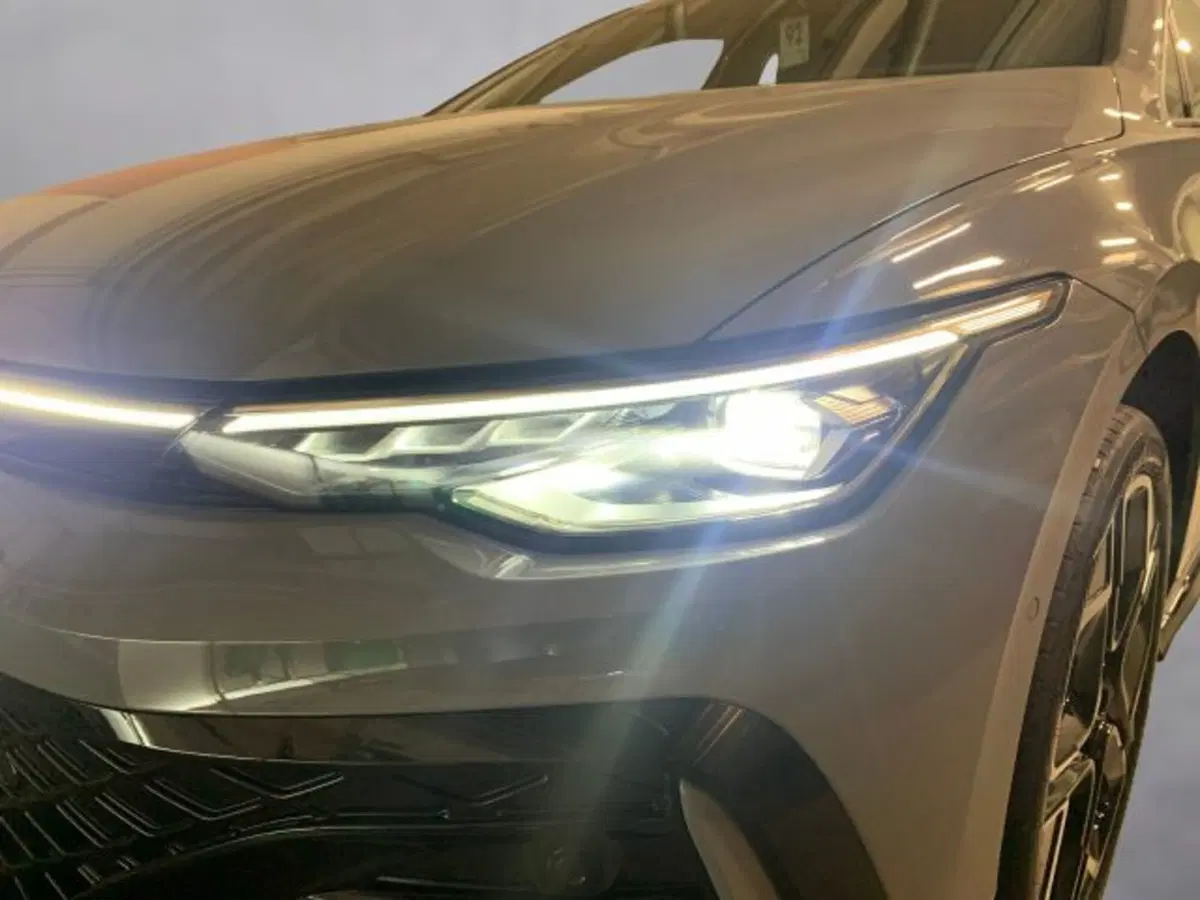 Volkswagen Golf Variant nuova a Vicenza (19)