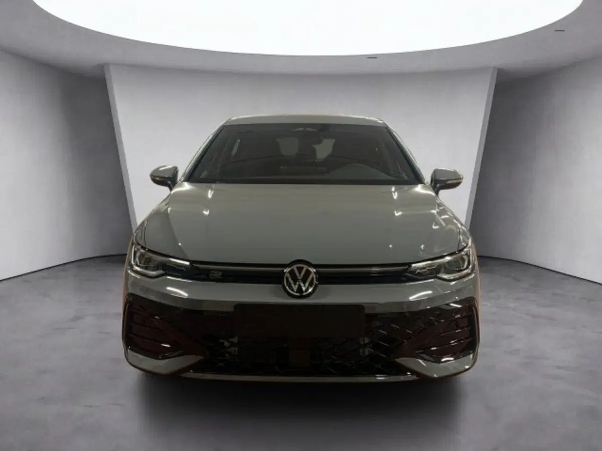 Volkswagen Golf Variant nuova a Vicenza (2)