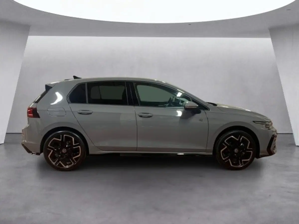 Volkswagen Golf Variant nuova a Vicenza (3)