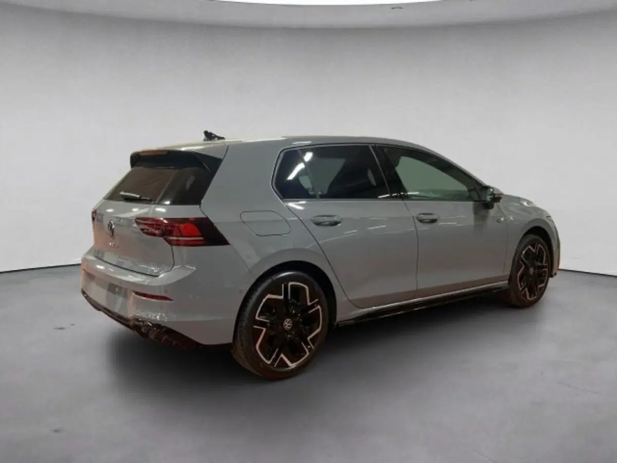 Volkswagen Golf Variant nuova a Vicenza (4)