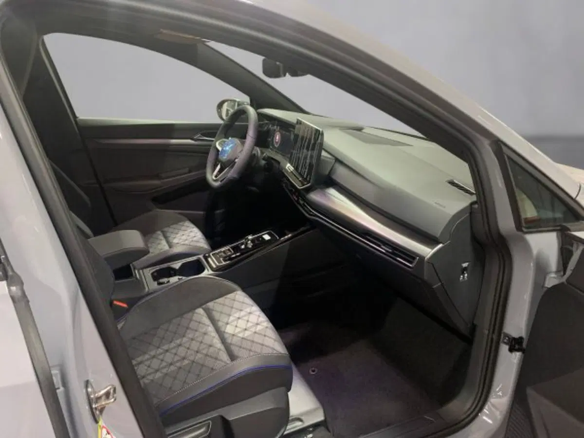 Volkswagen Golf Variant nuova a Vicenza (6)