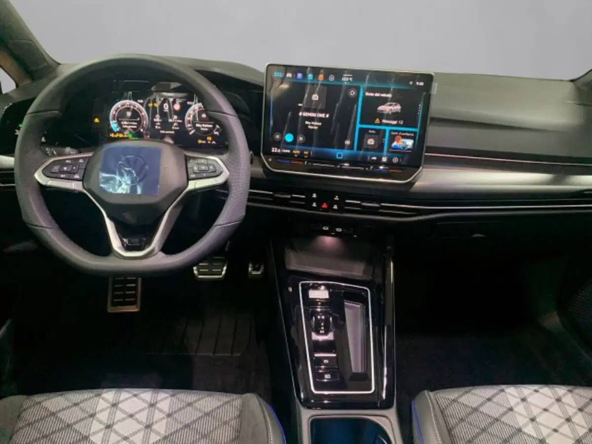 Volkswagen Golf Variant nuova a Vicenza (8)