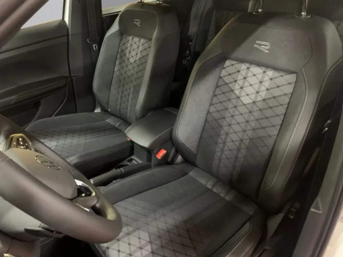 Volkswagen T-Cross nuova a Vicenza (13)