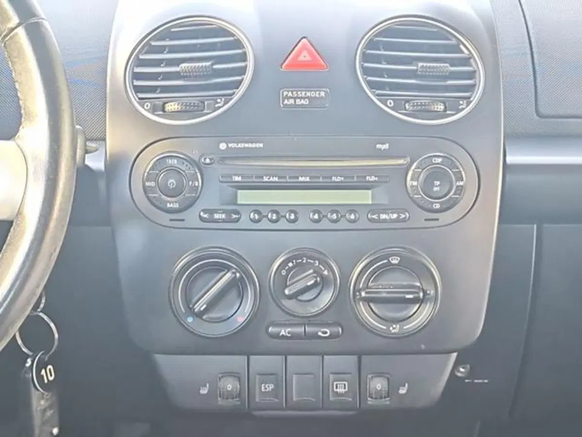 Volkswagen New Beetle usata a Salerno (18)