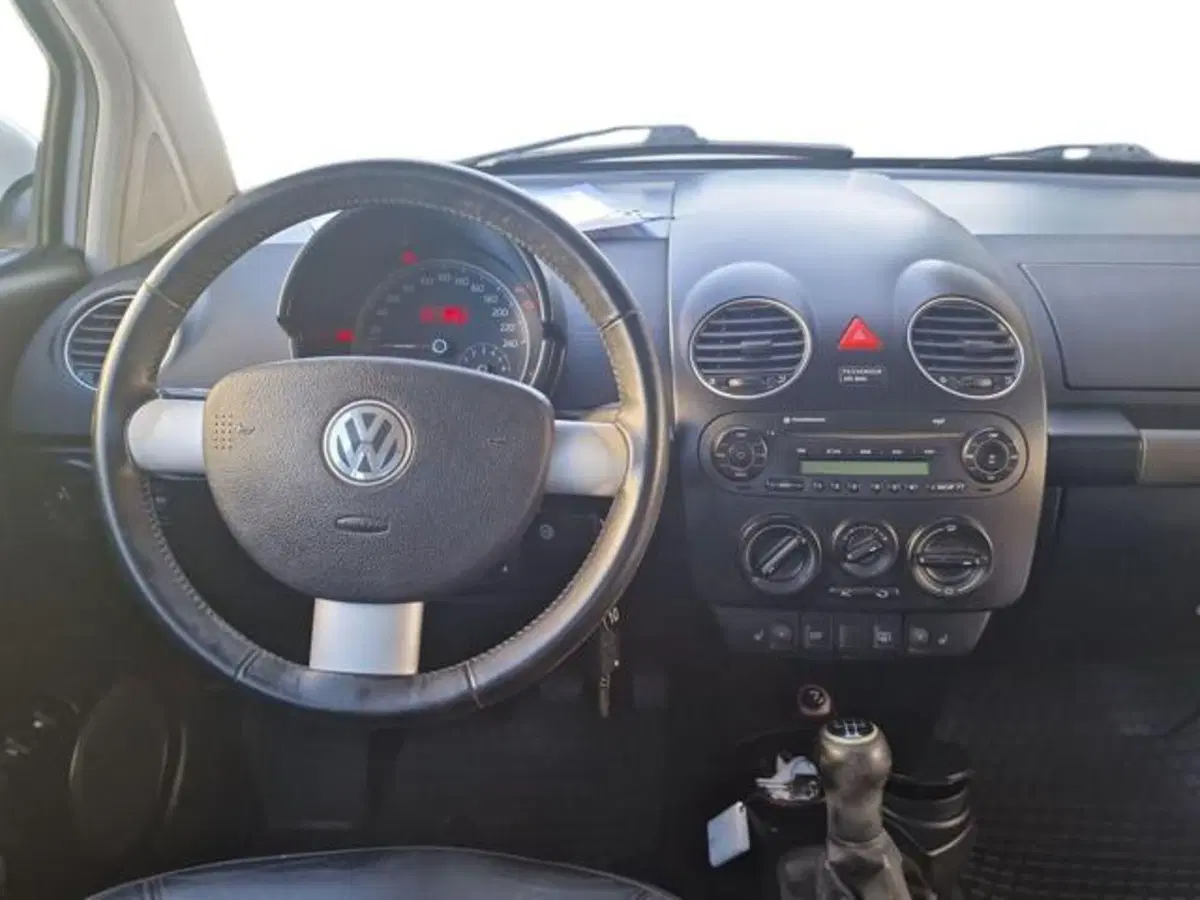 Volkswagen New Beetle usata a Salerno (20)