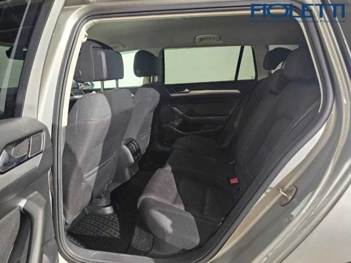 Volkswagen Passat Variant usata a Brescia (12)