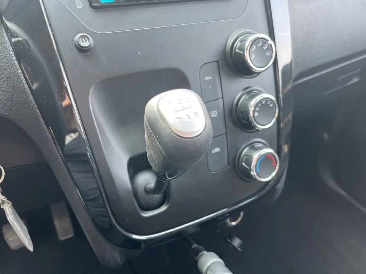 Mahindra KUV100 usata a Torino (12)
