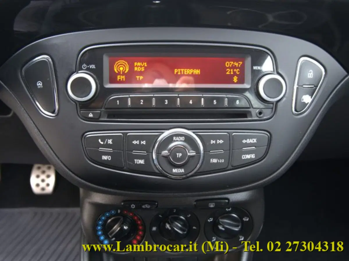 Opel Corsa usata a Milano (8)