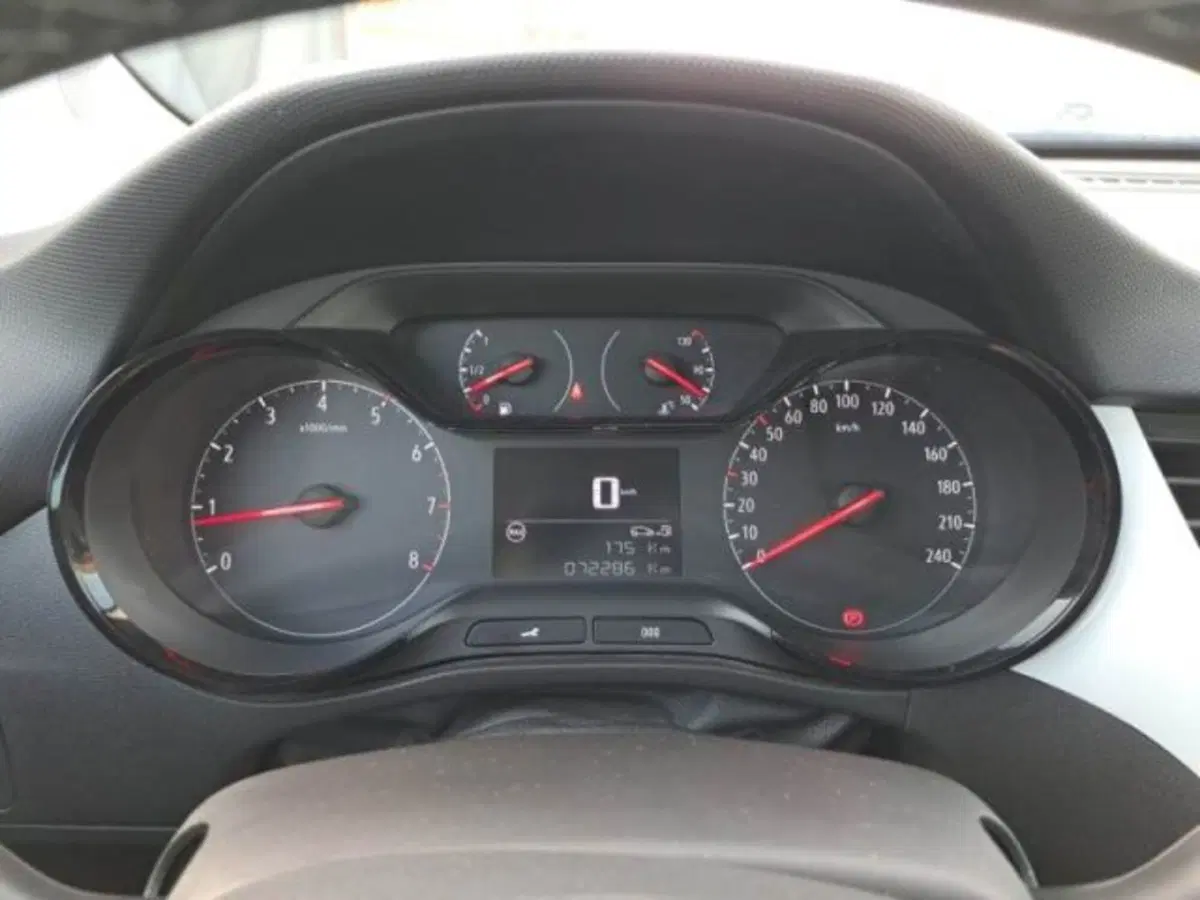 Opel Crossland usata a Catania (7)