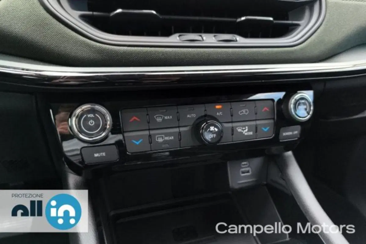 Jeep Compass nuova a Venezia (10)
