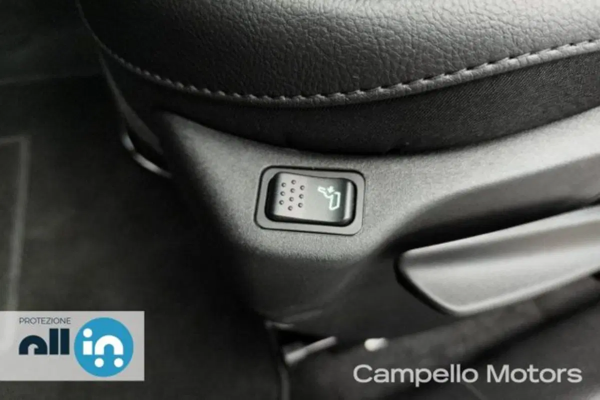 Jeep Compass nuova a Venezia (15)