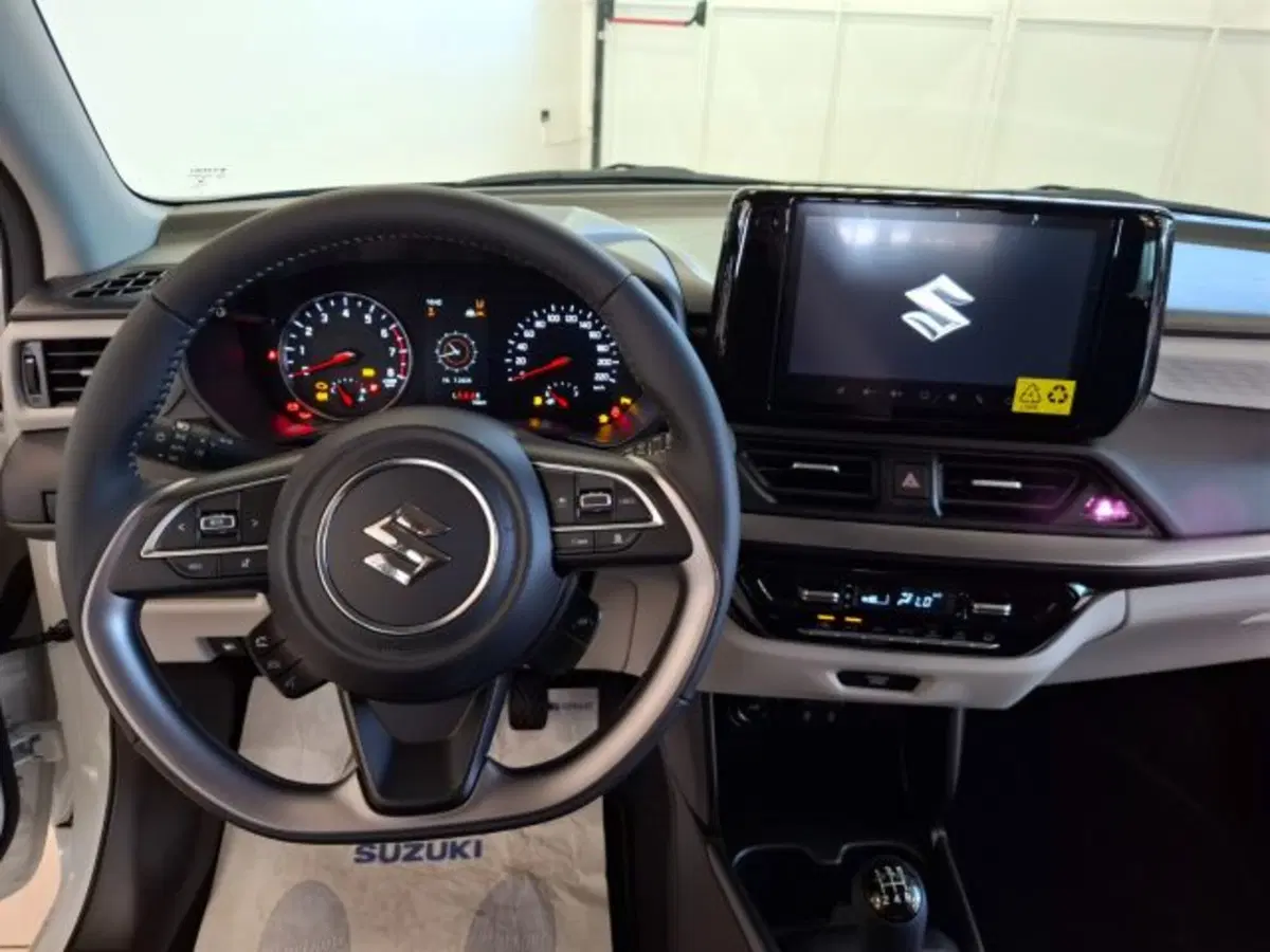 Suzuki Swift nuova a Reggio Emilia (9)