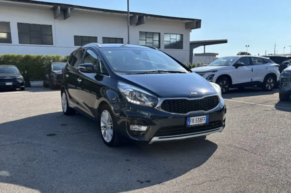 Kia Carens usata a Latina