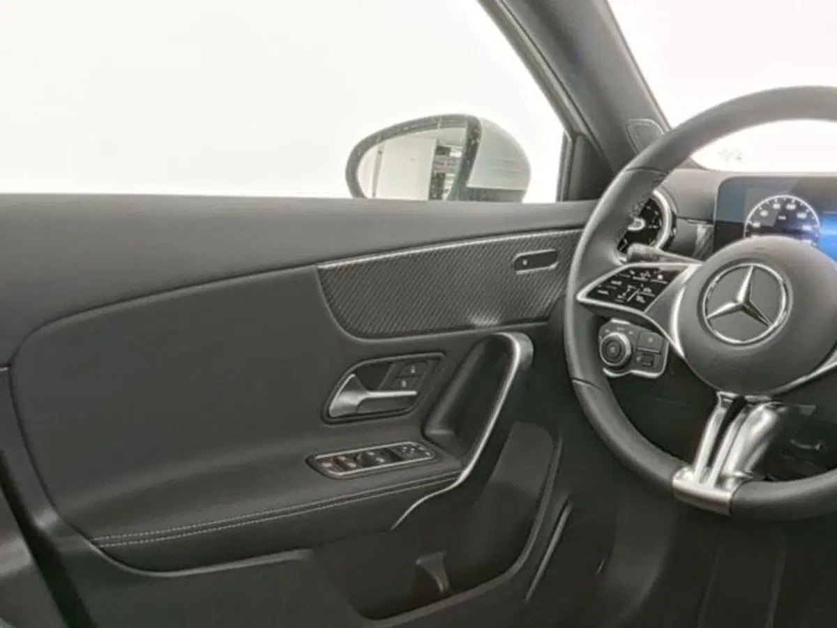 Mercedes-Benz Classe A Sedan usata a Milano (7)