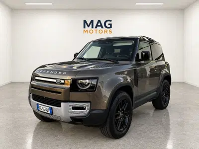 Land Rover Defender 90 3.0d i6 mhev X-Dynamic HSE awd 250cv auto del 2021 usata a Rende