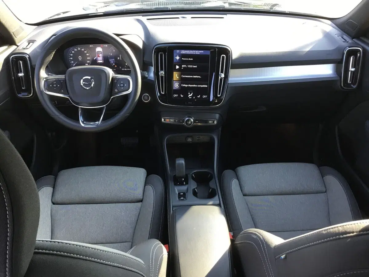 Volvo XC40 usata a Napoli (15)