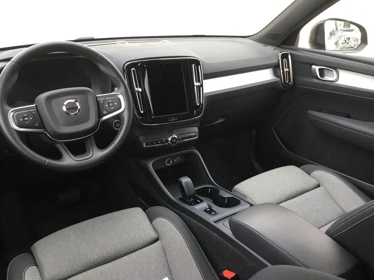 Volvo XC40 usata a Napoli (16)
