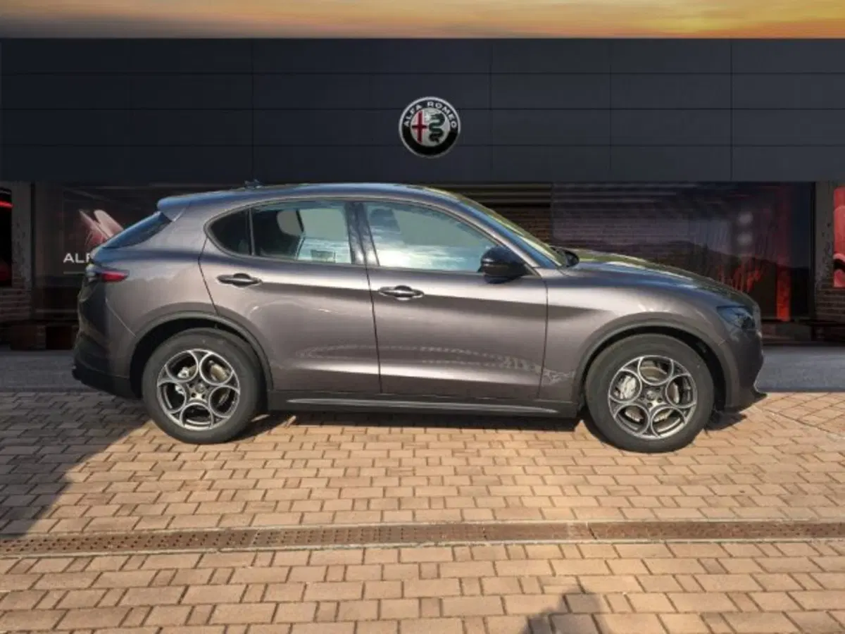Alfa Romeo Stelvio nuova a Monza e Brianza (4)