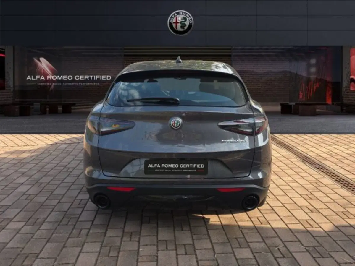 Alfa Romeo Stelvio nuova a Monza e Brianza (5)