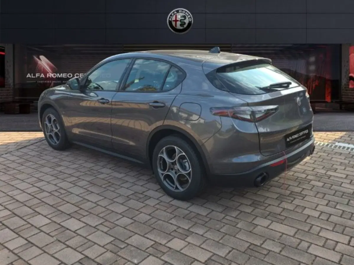 Alfa Romeo Stelvio nuova a Monza e Brianza (7)