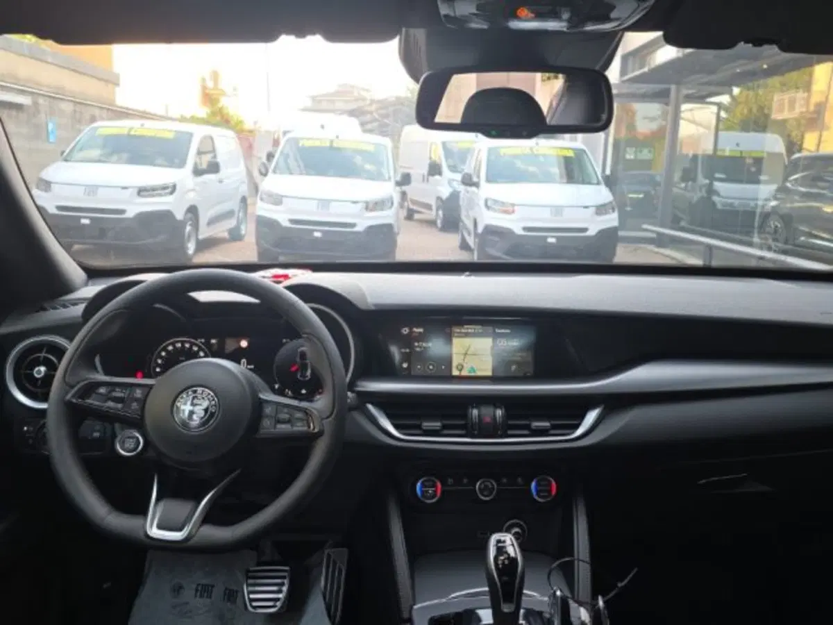 Alfa Romeo Stelvio nuova a Monza e Brianza (8)