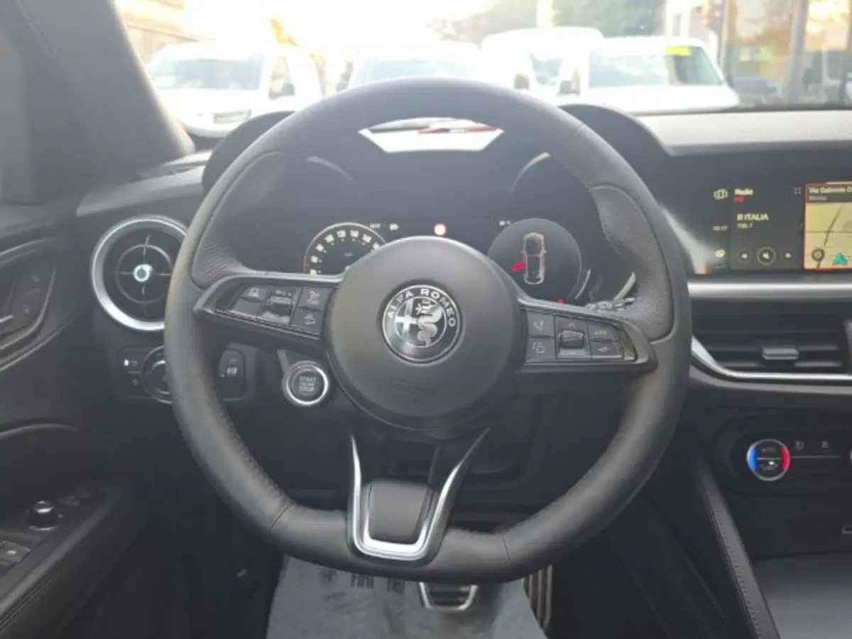 Alfa Romeo Stelvio nuova a Monza e Brianza (9)