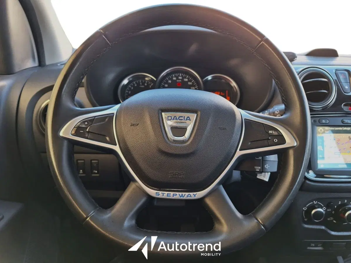 Dacia Lodgy usata a Bari (9)