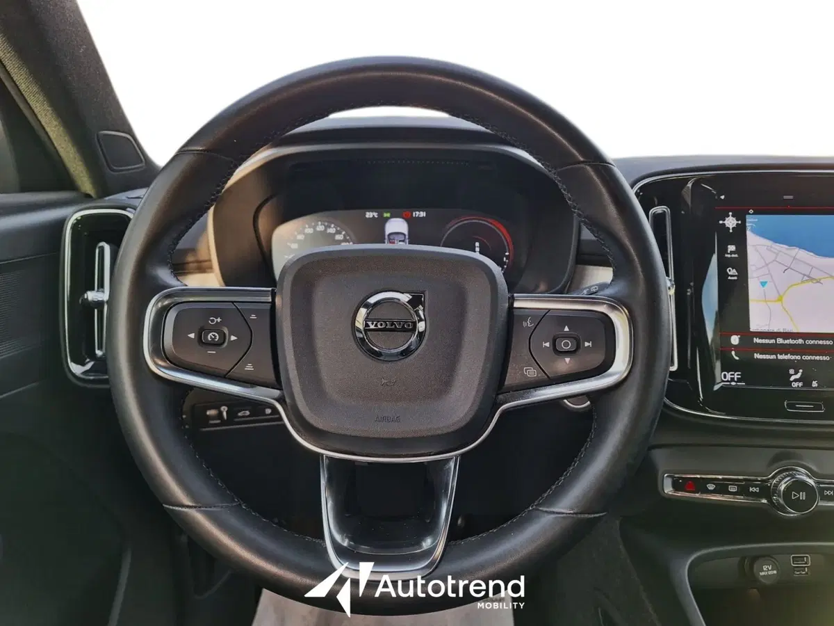 Volvo XC40 usata a Bari (10)