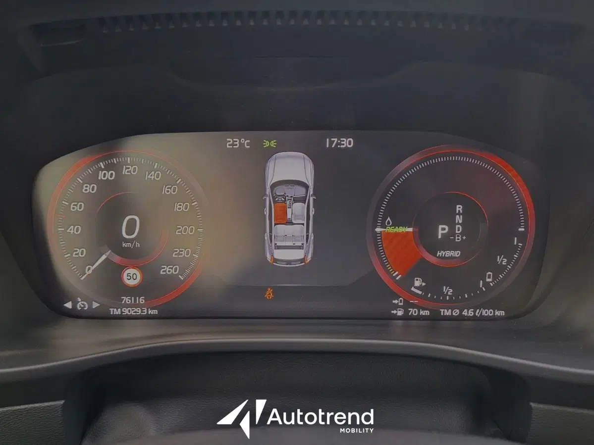 Volvo XC40 usata a Bari (11)