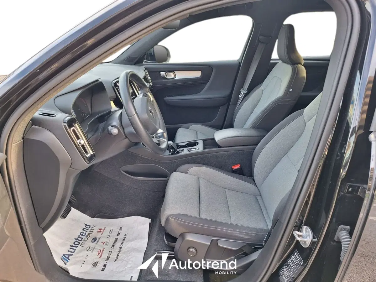 Volvo XC40 usata a Bari (6)