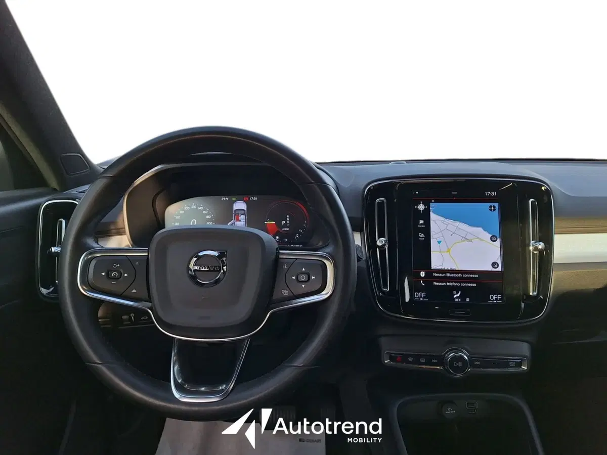 Volvo XC40 usata a Bari (9)