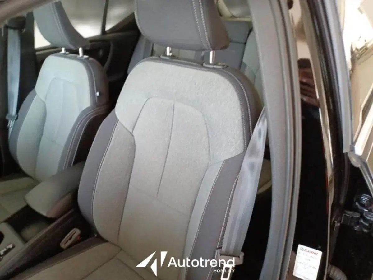 Volvo XC40 usata a Bari (17)