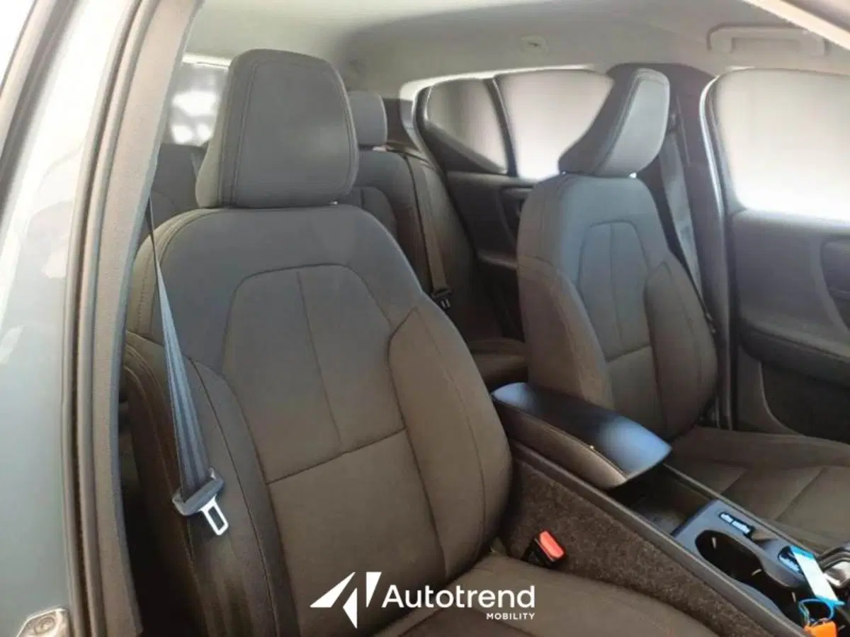 Volvo XC40 usata a Bari (7)