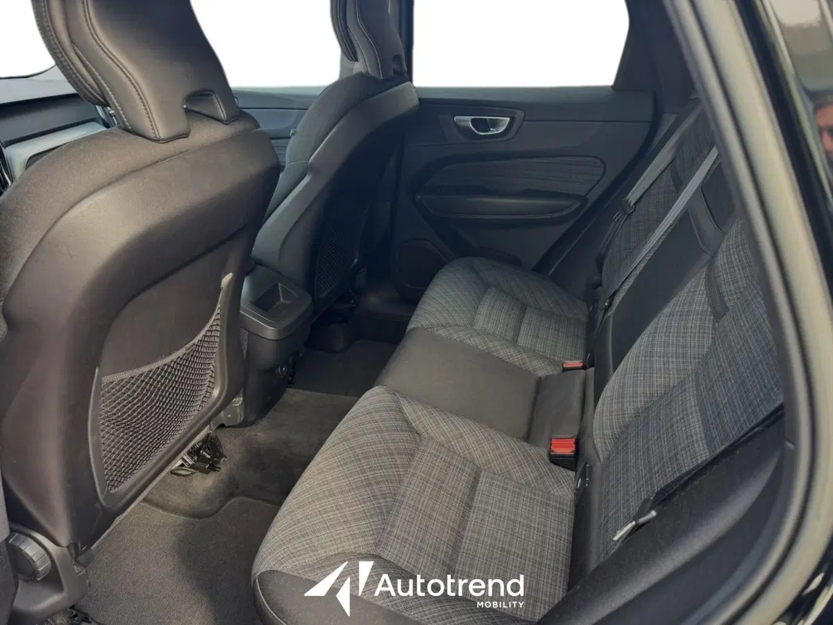 Volvo XC60 usata a Bari (14)