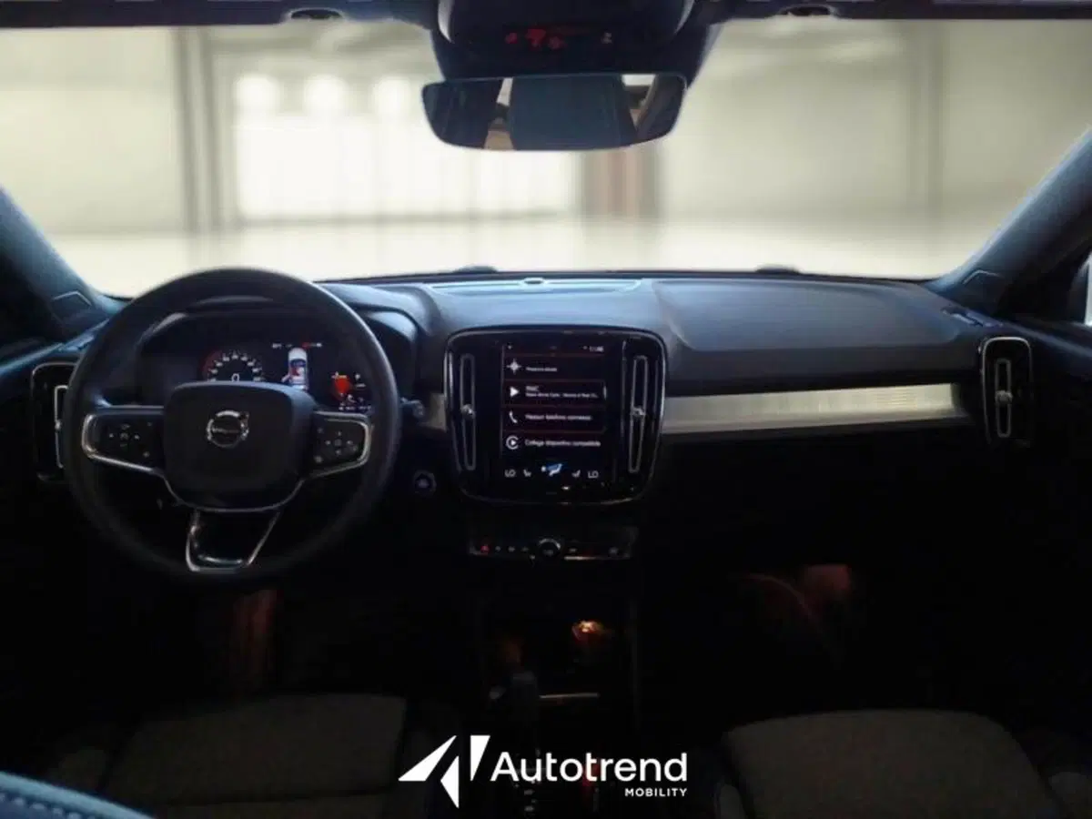 Volvo XC40 usata a Bari (16)