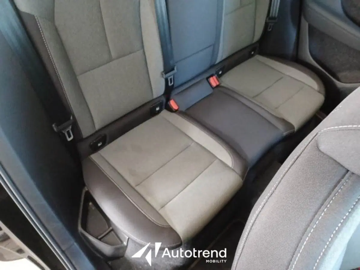 Volvo XC40 usata a Bari (18)