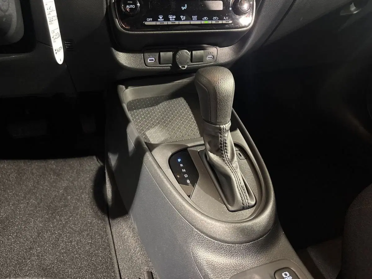 Toyota Aygo X nuova a Lecco (13)