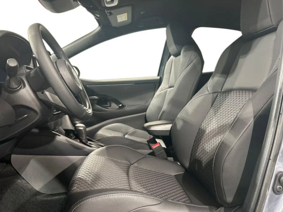 Toyota Yaris nuova a Lecco (10)