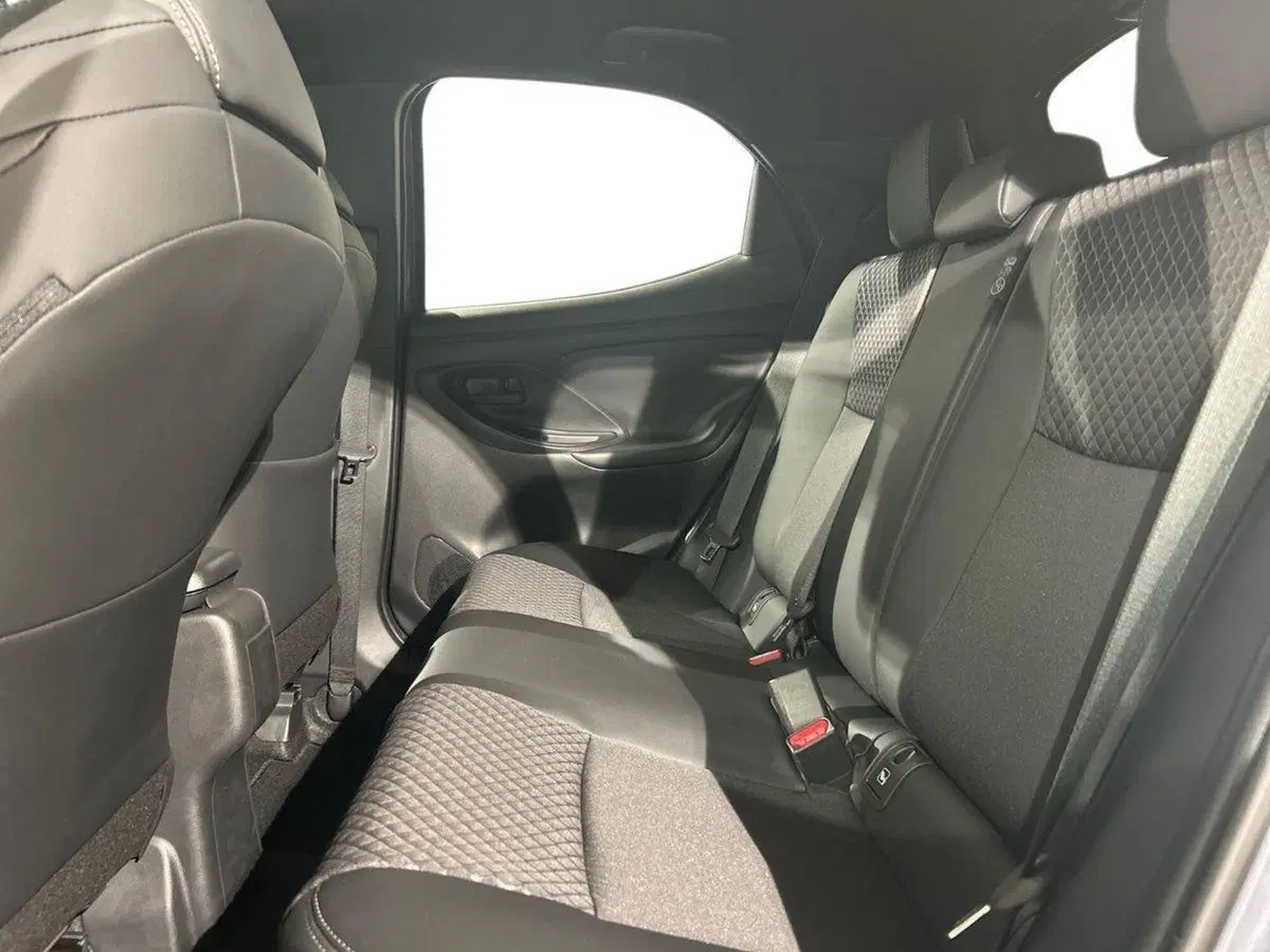 Toyota Yaris nuova a Lecco (11)