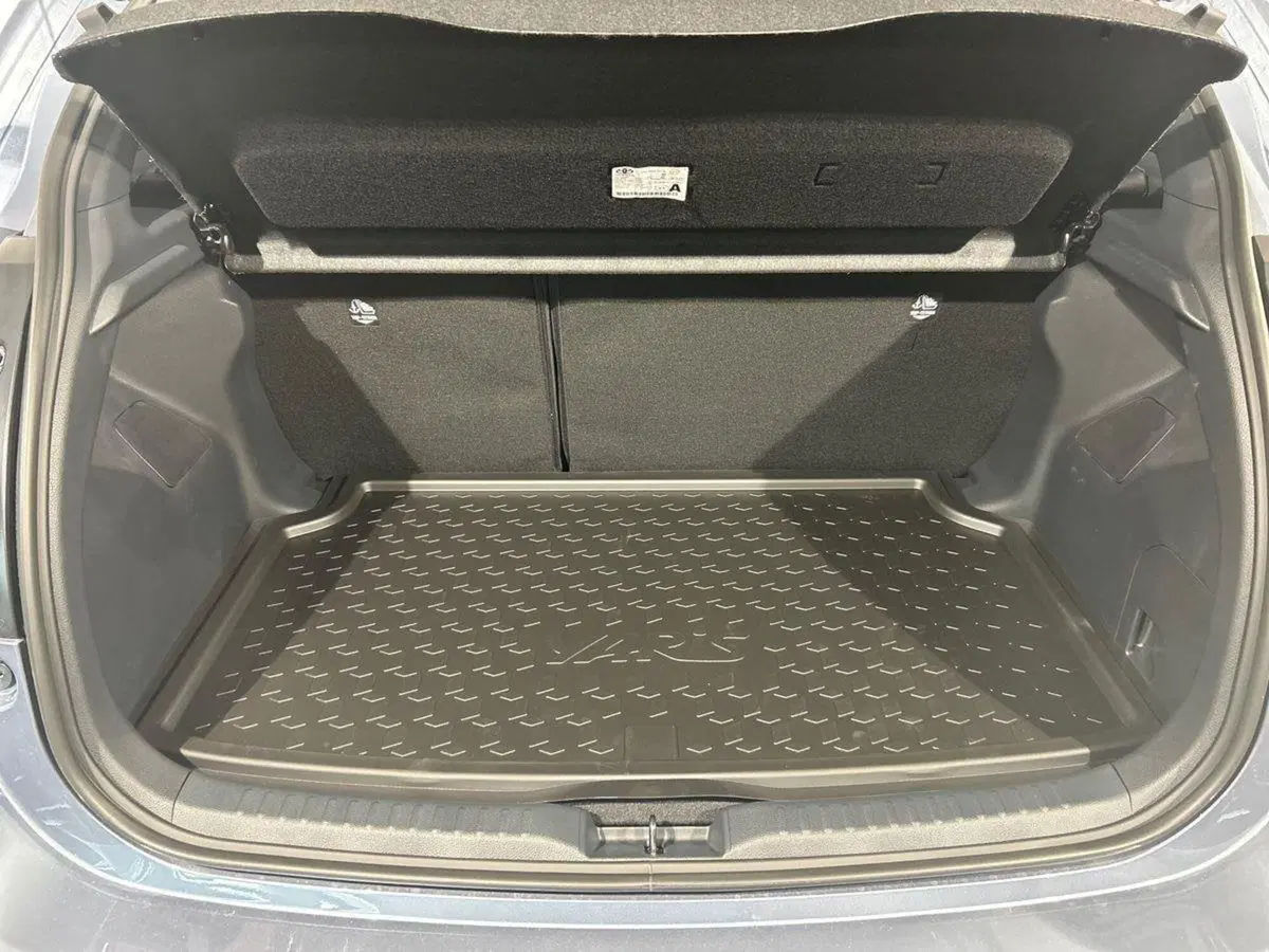 Toyota Yaris nuova a Lecco (12)