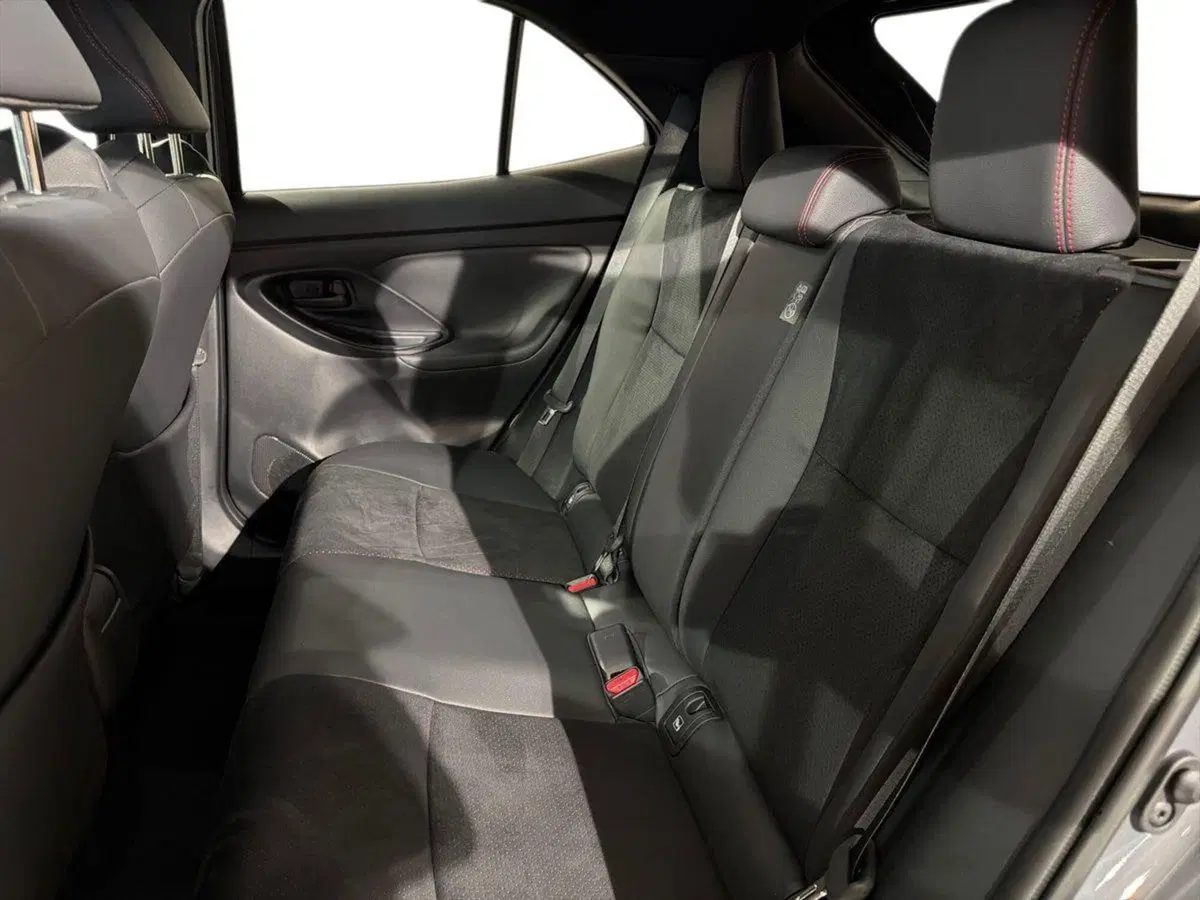 Toyota Yaris Cross nuova a Lecco (11)