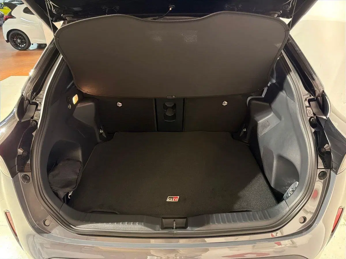 Toyota Yaris Cross nuova a Lecco (12)