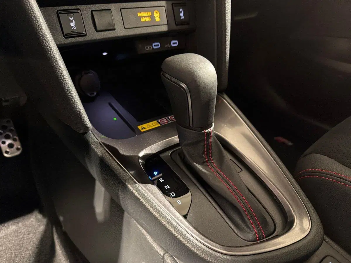 Toyota Yaris Cross nuova a Lecco (14)