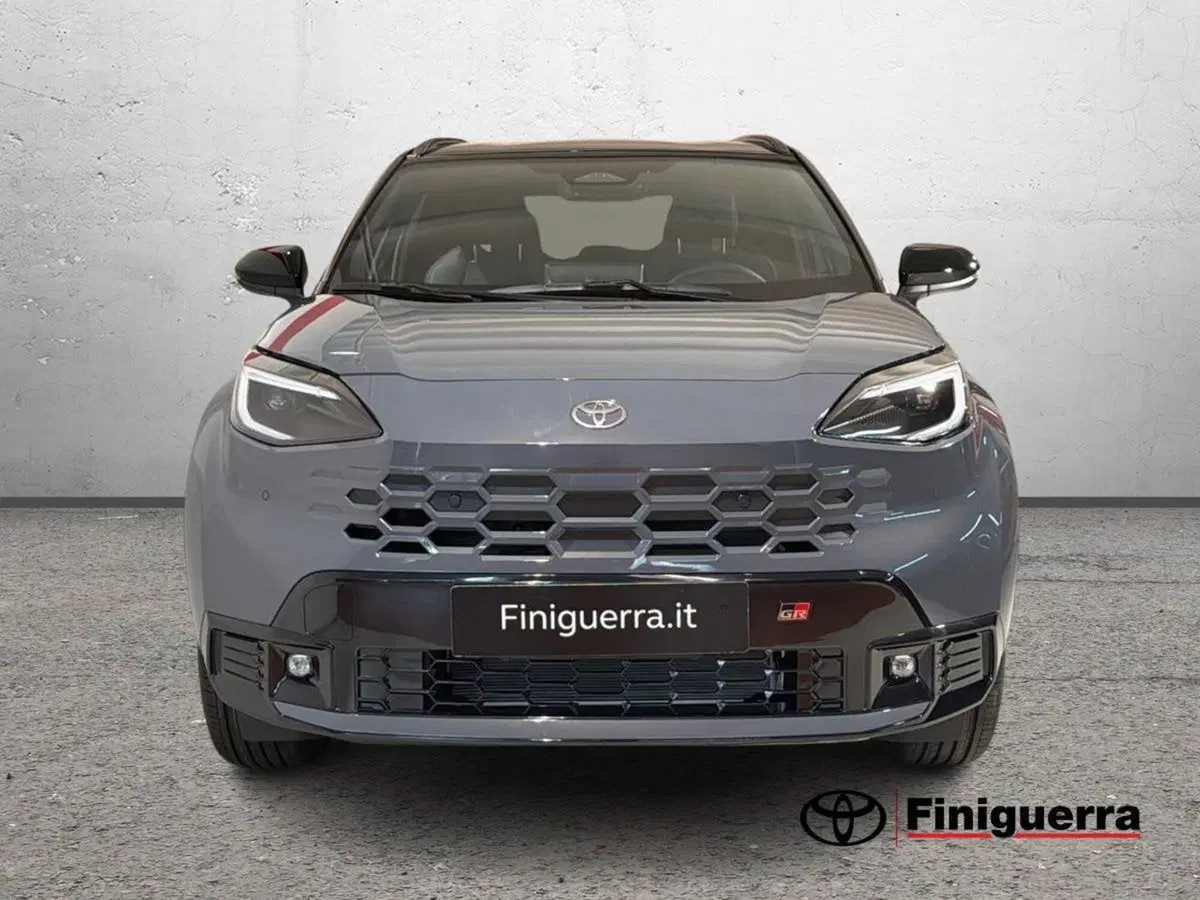 Toyota Yaris Cross nuova a Lecco (2)