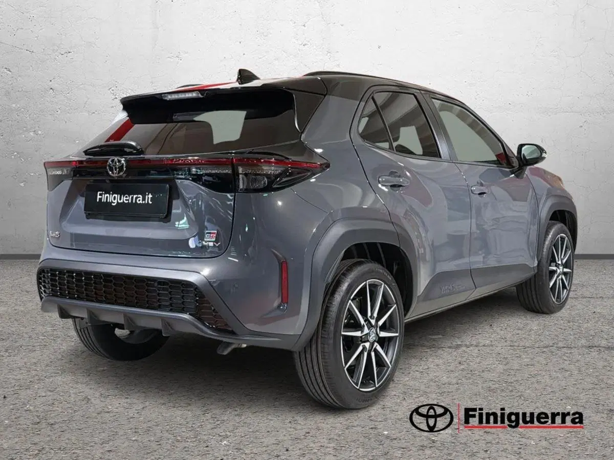 Toyota Yaris Cross nuova a Lecco (4)